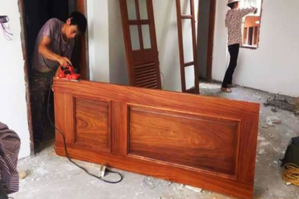 Chuyên sửa chữa, phun sơn đánh vecni bàn ghế gỗ tại nhà Hà Nội.