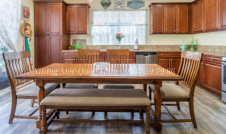 Không gian bếp ấm cúng được thiết kế thi công từ những thợ mộc lành nghề.